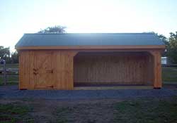 Tack room w/ large run inn & metal roof